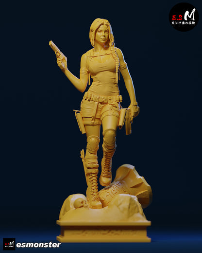 Lara Croft Statue